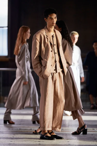 Look 13